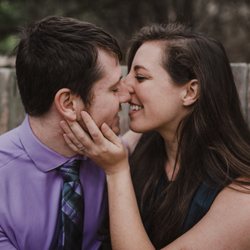 Leah Thomason Photography - Engagement couple