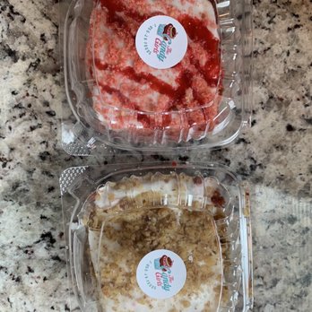 We Shuckin - Red velvet cake and strawberry shortcake - Soul Food Near Me - Pembroke Pines, Florida We Shuckin - Red velvet cake and strawberry shortcake - Soul Food Near Me - Pembroke Pines, Florida