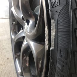 Before picture of Alfa Romeo Giulia Premium performance rims chip and scuffed Before picture of Alfa Romeo Giulia Premium performance rims chip and scuffed
