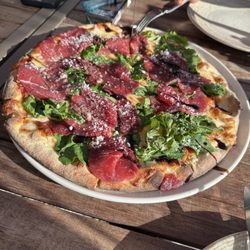 Churchill - Dana et carpaccio pizza