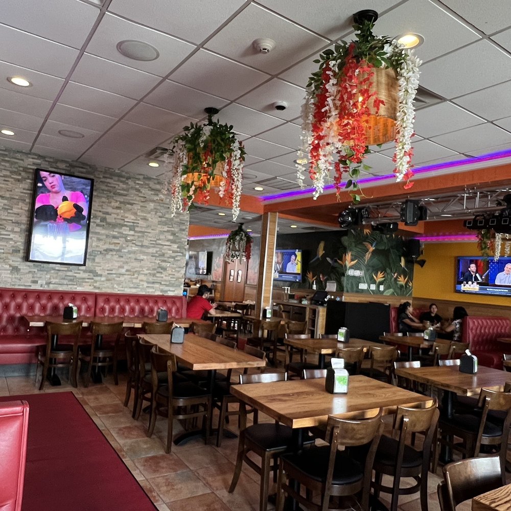 Noches De Colombia - Inside - Colombian Near Me - Mineola, New York Noches De Colombia - Inside - Colombian Near Me - Mineola, New York