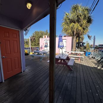 Big Deck Raw Bar - Outdoor seating - American Near Me - Cedar Key, Florida