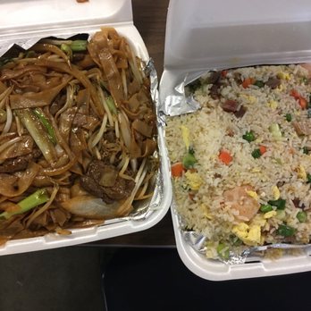 Auntie Kitchen - Beef chow fun and yang chow fried rice. Huge portions. - Chinese Near Me - Baldwin Park, California Auntie Kitchen - Beef chow fun and yang chow fried rice. Huge portions. - Chinese Near Me - Baldwin Park, California
