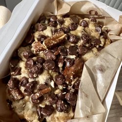 Sweet Geeky Bakery - Cookie with pretzels, chocolate chips and caramel