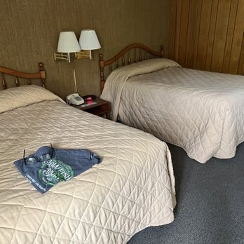 Black Lake Conference Center - Bedroom - Resorts Near Me - Onaway, Michigan Black Lake Conference Center - Bedroom - Resorts Near Me - Onaway, Michigan