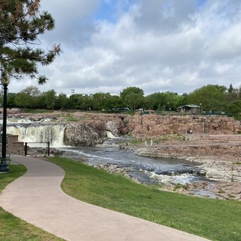 Falls Park - Parks Near Me - Sioux Falls, South Dakota