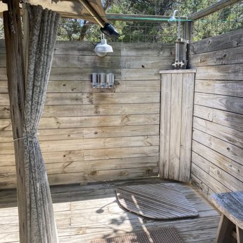 Sinya On Lone Man Creek - Loved the outdoor shower - Vacation Rentals Near Me - Wimberley, Texas Sinya On Lone Man Creek - Loved the outdoor shower - Vacation Rentals Near Me - Wimberley, Texas