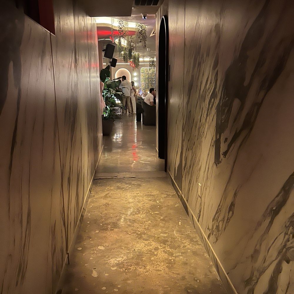 Melrose - Bathroom hallway - Cocktail Bars Near Me - Houston, Texas