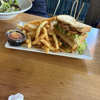 Pour Taproom - Grilled Chicken BLT - Beer Bar Near Me - Jacksonville, Florida Pour Taproom - Grilled Chicken BLT - Beer Bar Near Me - Jacksonville, Florida