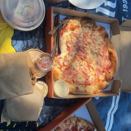 Yummiest pizza in Bellingham !! So delicious, we ordered the Burrata Hot Honey Medium Ham and Pineapple Pizza Medium! Yummiest pizza in Bellingham !! So delicious, we ordered the Burrata Hot Honey Medium Ham and Pineapple Pizza Medium!