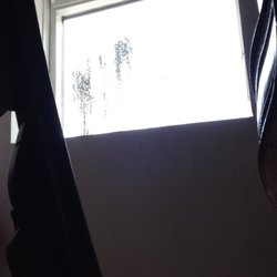 Hotel zum Stern - ......innen pfui! Entweder Fenster putzen oder Gardine vor!
