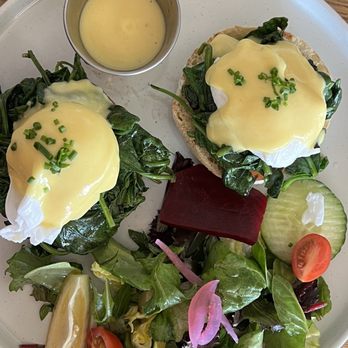 Greenhouse Penryn - Eggs Benedict - Florentine - Salad Near Me - Penryn, California