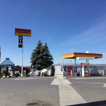 Big Wally's - a gas station with a rainbow sign - Convenience Stores Near Me - Coulee City, Washington