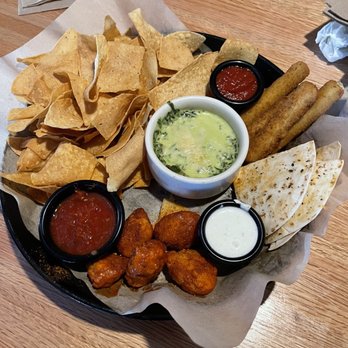 Applebee's Grill + Bar - Sampler Appetizer - American Near Me - Altus, Oklahoma