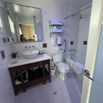 The Avalon Hotel - Restroom - Hotels Near Me - Avalon, California