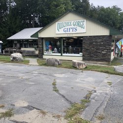 Quechee Gorge Gifts & Sportswear