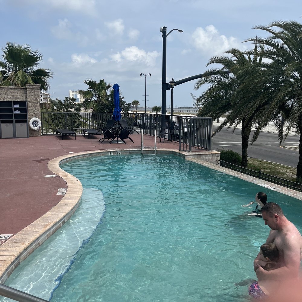 Holiday Inn Express - Hotels Near Me - Gulfport, Mississippi