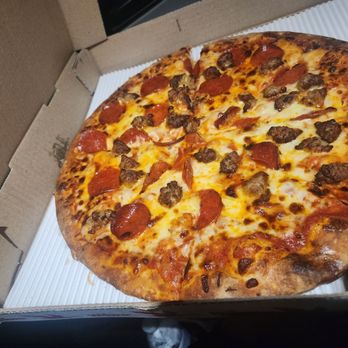 Wawa - Pepperoni and sausage pizza - Gas Stations Near Me - Baltimore, Maryland