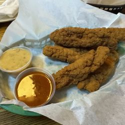 Dukes Pizza, Pub and Grill - Meh chicken tenders