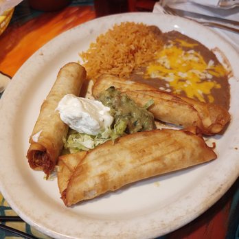 La Sierra - Chicken flautas, nice and crisp. - Mexican Near Me - Payson, Arizona La Sierra - Chicken flautas, nice and crisp. - Mexican Near Me - Payson, Arizona