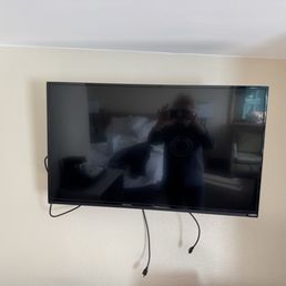 Would have been nice to watch a tv that was hooked up!