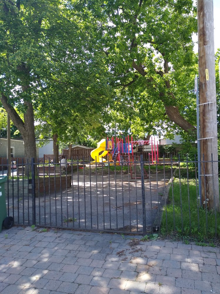 ARMSTRONG PARK Updated July 2024 69 Armstrong Street, Ottawa