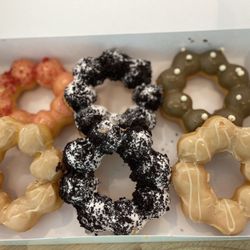 Cha Papi - Cookies and cream, Vietnamese coffee, roasted matcha, strawberry. YUMMY