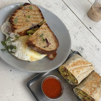 Blueys Kitchen - fried egg sandwich and Breakfast burrito - Cafes Near Me - Santa Monica, California Blueys Kitchen - fried egg sandwich and Breakfast burrito - Cafes Near Me - Santa Monica, California