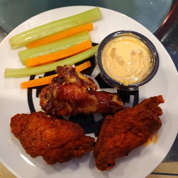 Silver Spring Wings - What it all looked like once I had it on my plate. Wings, celery, carrots and honey mustard. - Chicken Wings Near Me - Silver Spring, Maryland
