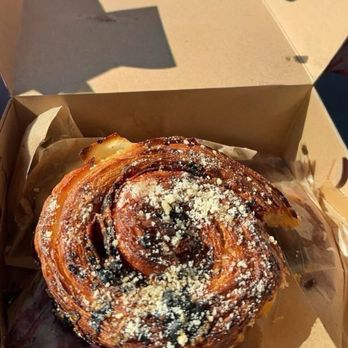 Val's Bakery - Cinnamon Roll - Bakeries Near Me - Dayton, Ohio