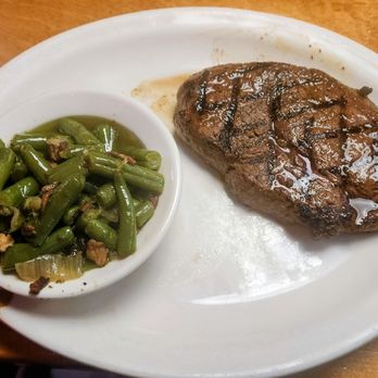 Texas Roadhouse - Sirloin steak and green beans - Barbeque Near Me - Novi, Michigan Texas Roadhouse - Sirloin steak and green beans - Barbeque Near Me - Novi, Michigan