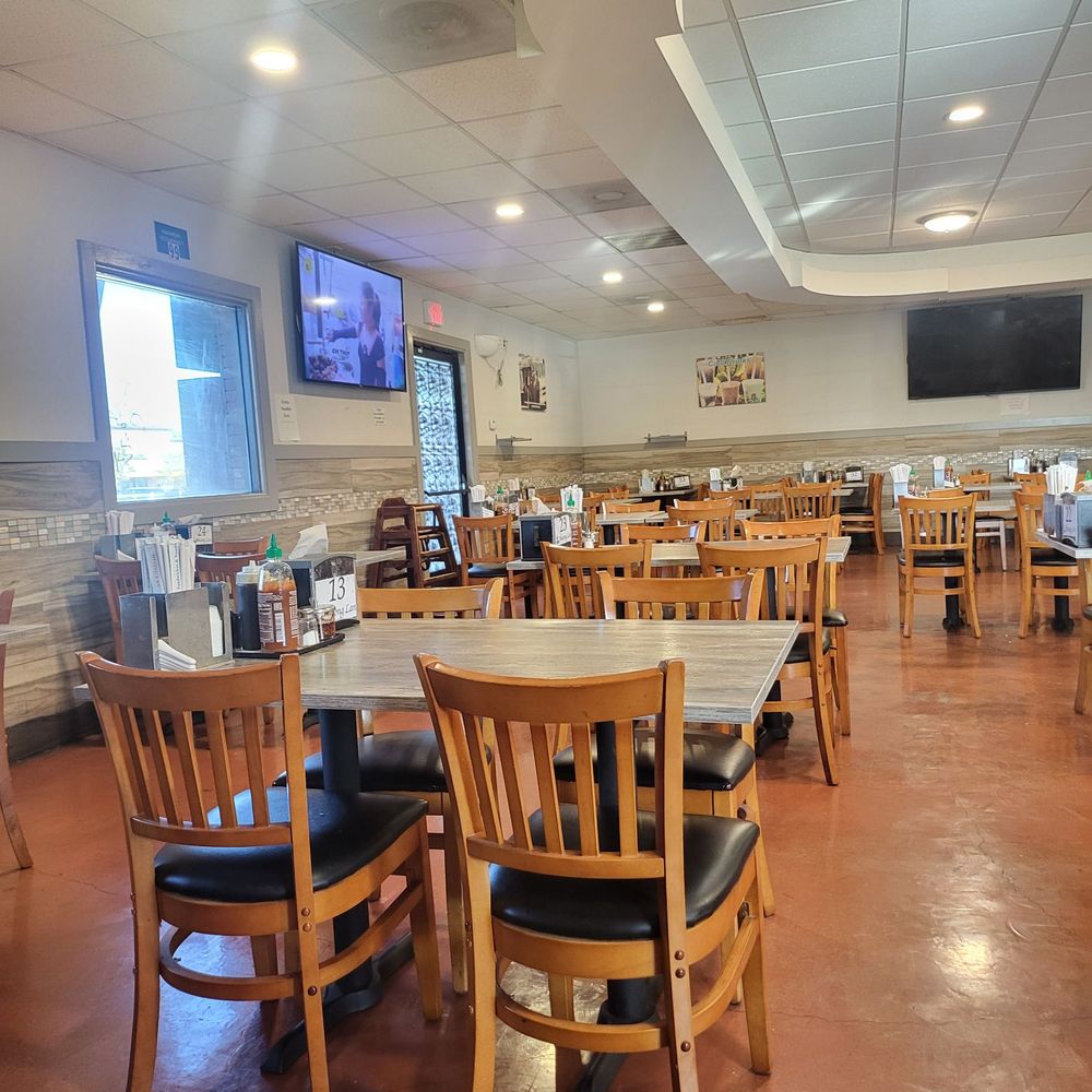 Huong Lan 11 - Dinning room - Vietnamese Near Me - Fresno, California Huong Lan 11 - Dinning room - Vietnamese Near Me - Fresno, California
