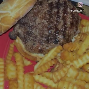 Village Idiot Pub - Patchogue - The Meathead Burger - Sports Bars Near Me - Patchogue, New York