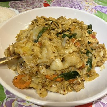 Wild Rose Northern Thai Eats - Curry basil noodles - Thai Near Me - Bend, Oregon