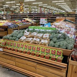 Publix Super Markets - Featured produce end display