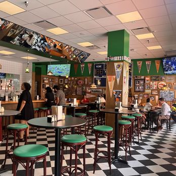 Leo's Hideout - Pizza Near Me - San Antonio, Texas