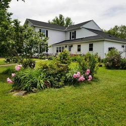Sycamore Farms Country Inn - Welcome to our 1830's Inn