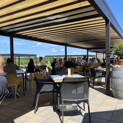 Ravine Vineyard Estate Winery Restaurant - Outdoor patio