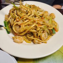 J Plus Asian Cuisine - Shrimp lo mein