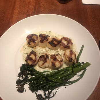 Seasons 52 - Caramelized Grilled Sea Scallops - New American Near Me - Burlington, Massachusetts