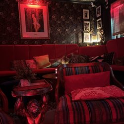 Red Apple Lounge - Main Room