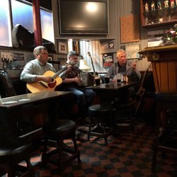 Con and Maura's Bar - Music played Friday and Saturday's, bring your instruments to join in!