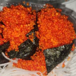 Tobiko sushi