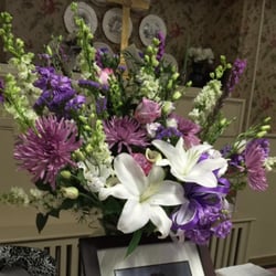 Browns Florist - Custom table arrangement, beautifully arranged by Brown's.