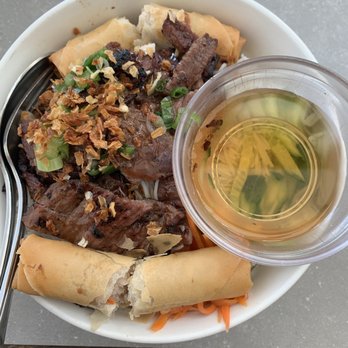 Hong Huong - Beef and spring roll vermicelli bowl - Vietnamese Near Me - Edmonton, Alberta Hong Huong - Beef and spring roll vermicelli bowl - Vietnamese Near Me - Edmonton, Alberta