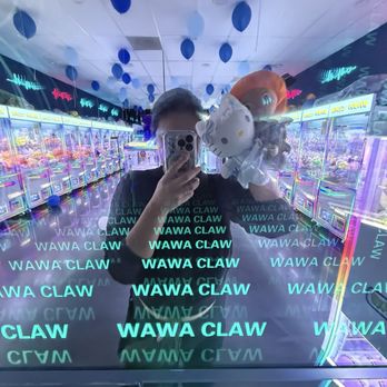 Wawa Claw - Reflecting the inside of Wawa Claw - Arcades Near Me - San Diego, California