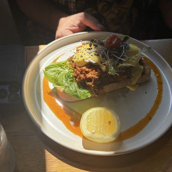 Hole In The Wall - Pulled Pork Benedict - Australian Near Me - Brooklyn, New York