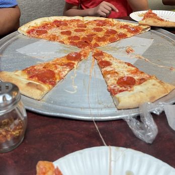 Patellini's Pizza - Large pepperoni pizza - Pizza Near Me - Sarasota, Florida Patellini's Pizza - Large pepperoni pizza - Pizza Near Me - Sarasota, Florida