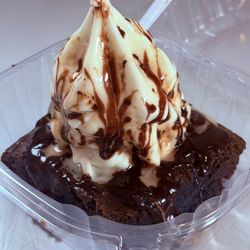 Lil Freezie’s Snowballs - Nanny's Brownie Sundae
