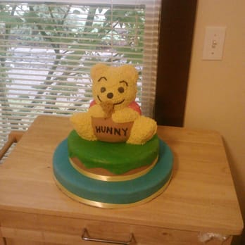 Emerald City Eats - Winnie-the-Pooh cake - Personal Chefs Near Me - Shoreline, Washington Emerald City Eats - Winnie-the-Pooh cake - Personal Chefs Near Me - Shoreline, Washington